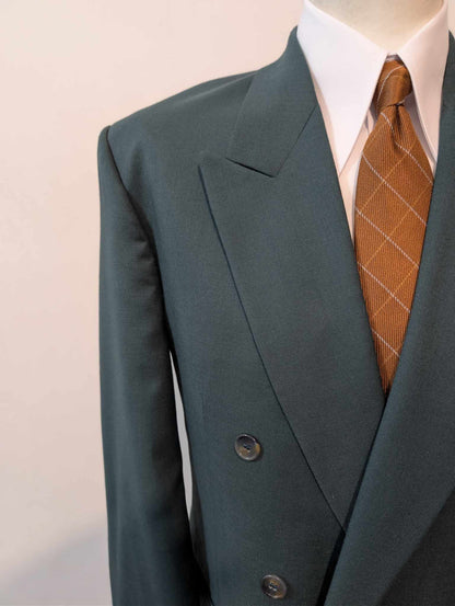 Superbe costume croisé de couleur vert en laine froide