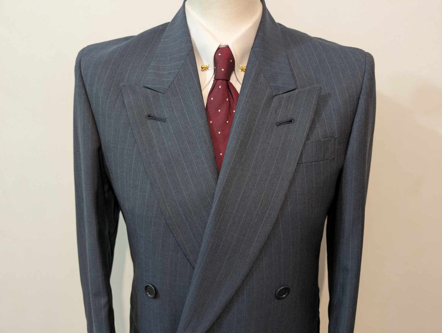 Légendaire costume croisé pinstripe en laine froide
