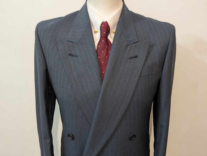 Légendaire costume croisé pinstripe en laine froide