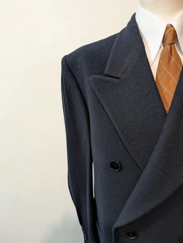 Robuster, marineblauer, doppelreihiger Wollmantel