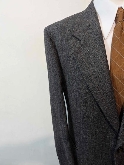 Alter grauer Tweedanzug