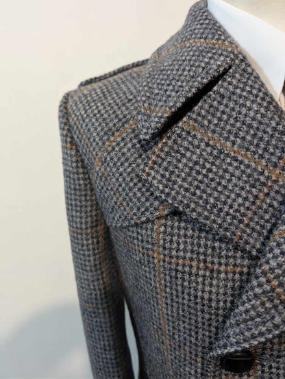 wunderschöner karierter Tweedmantel