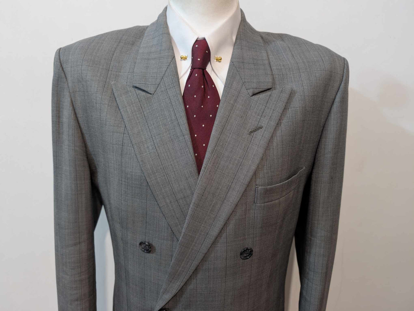 Impressionnant costume croisé de couleurs gris en laine