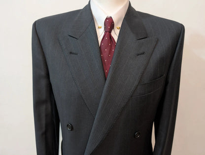 Resplendissant costume croisé pinstripe en laine