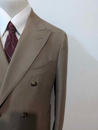 Toller zweireihiger brauner Baumwollanzug