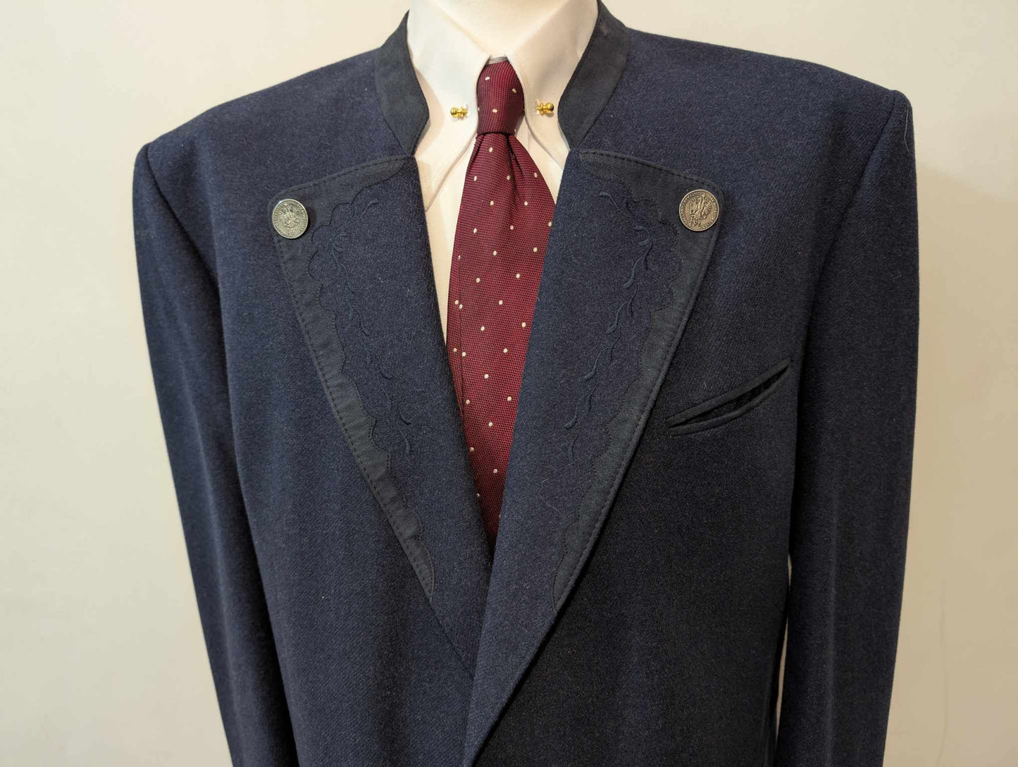 Robuste costume autrichien en flanelle lourde