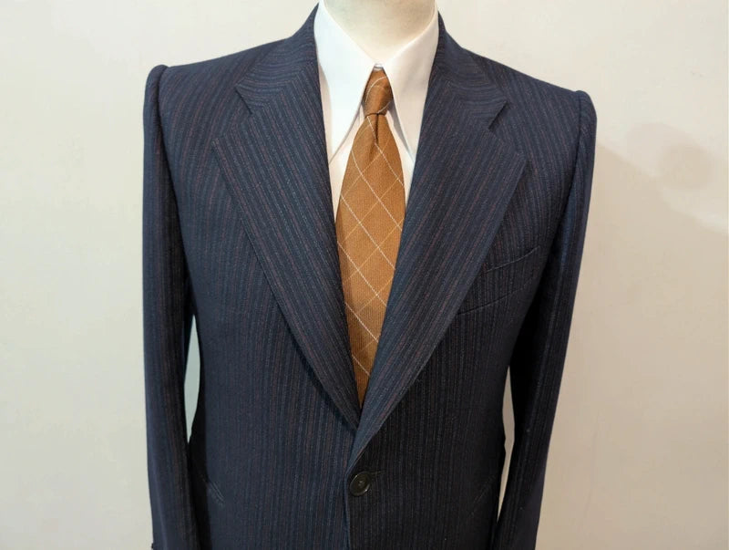 Prächtiger Nadelstreifenanzug aus Wolle