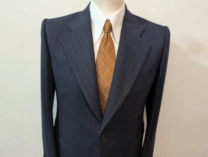 Prächtiger Nadelstreifenanzug aus Wolle