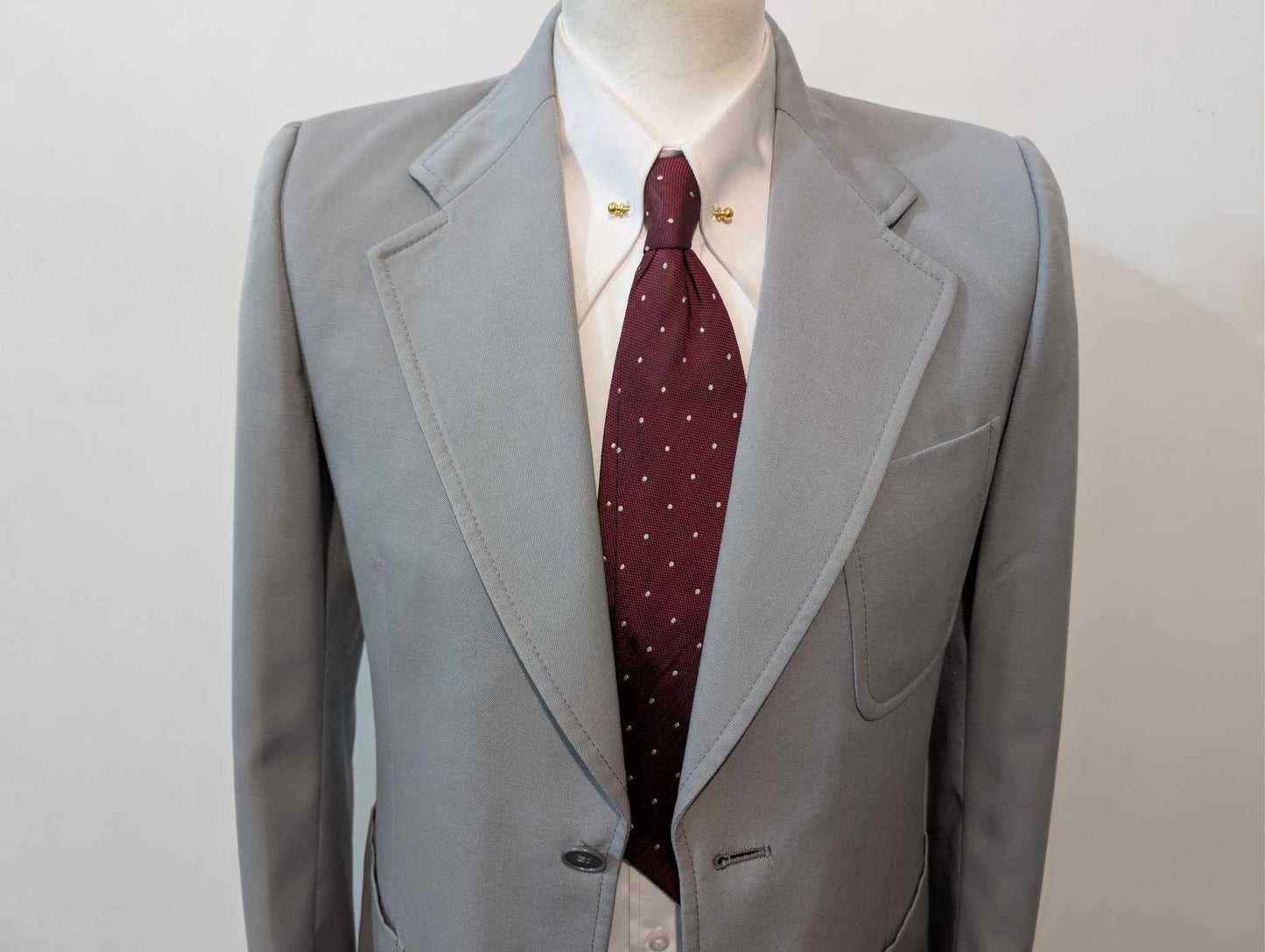 Gentil costume gris clair en laine