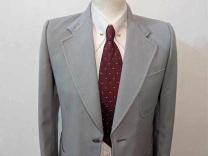 Gentil costume gris clair en laine