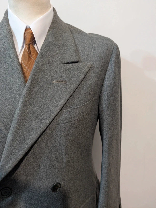 Antiker zweireihiger Wollmantel