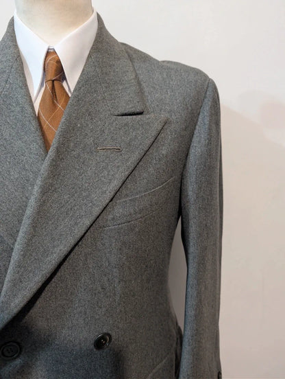 Antiker zweireihiger Wollmantel