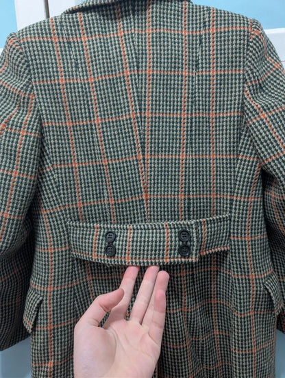 Kleiner karierter Tweedmantel