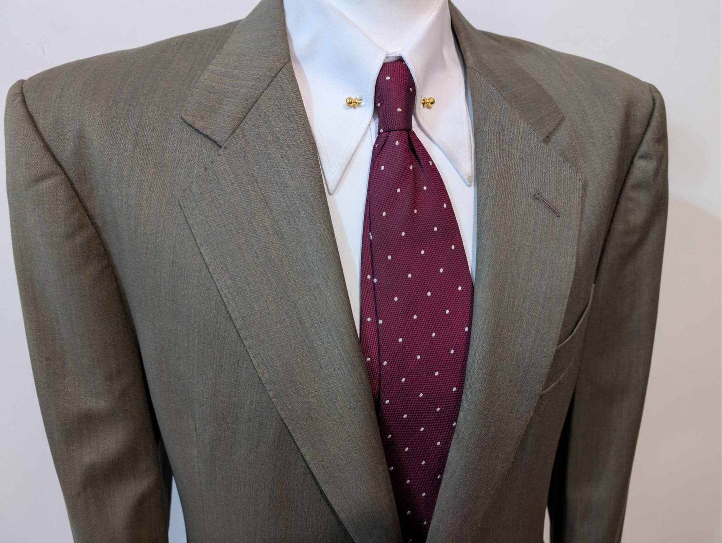 Classique costume gris kaki en laine légère