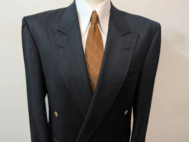 Génial costume croisé a rayure en laine