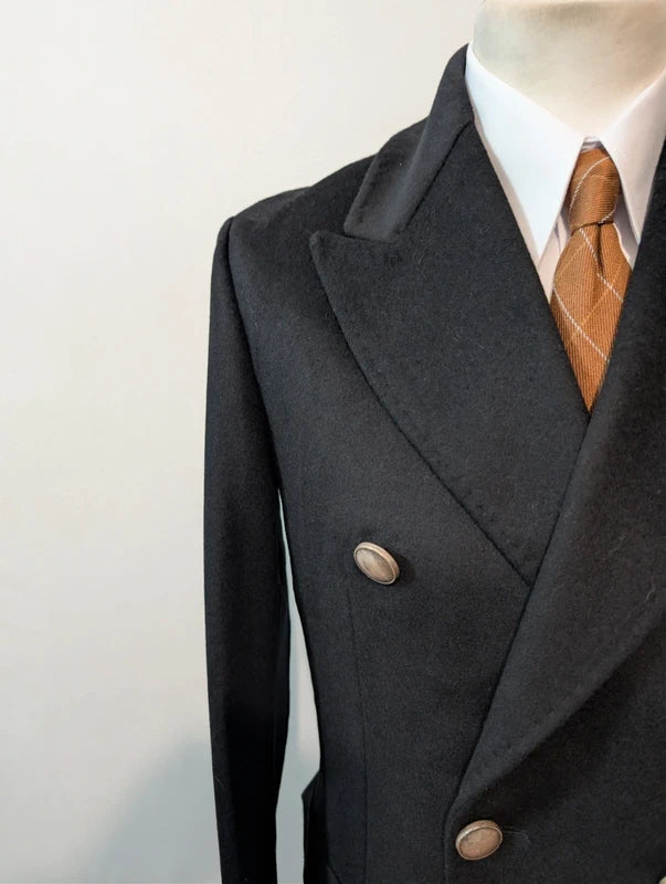 Eleganter schwarzer Wollpolomantel