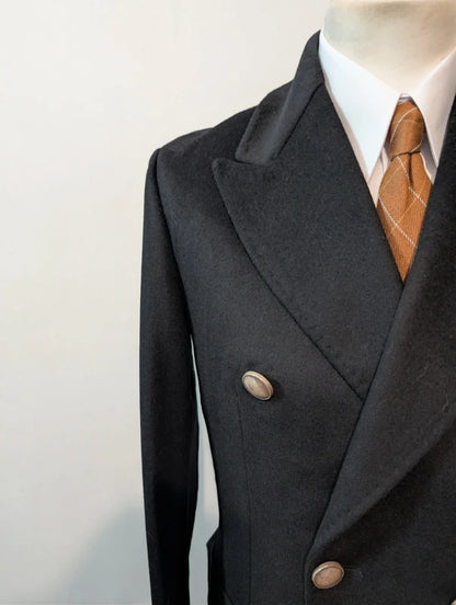 Eleganter schwarzer Wollpolomantel