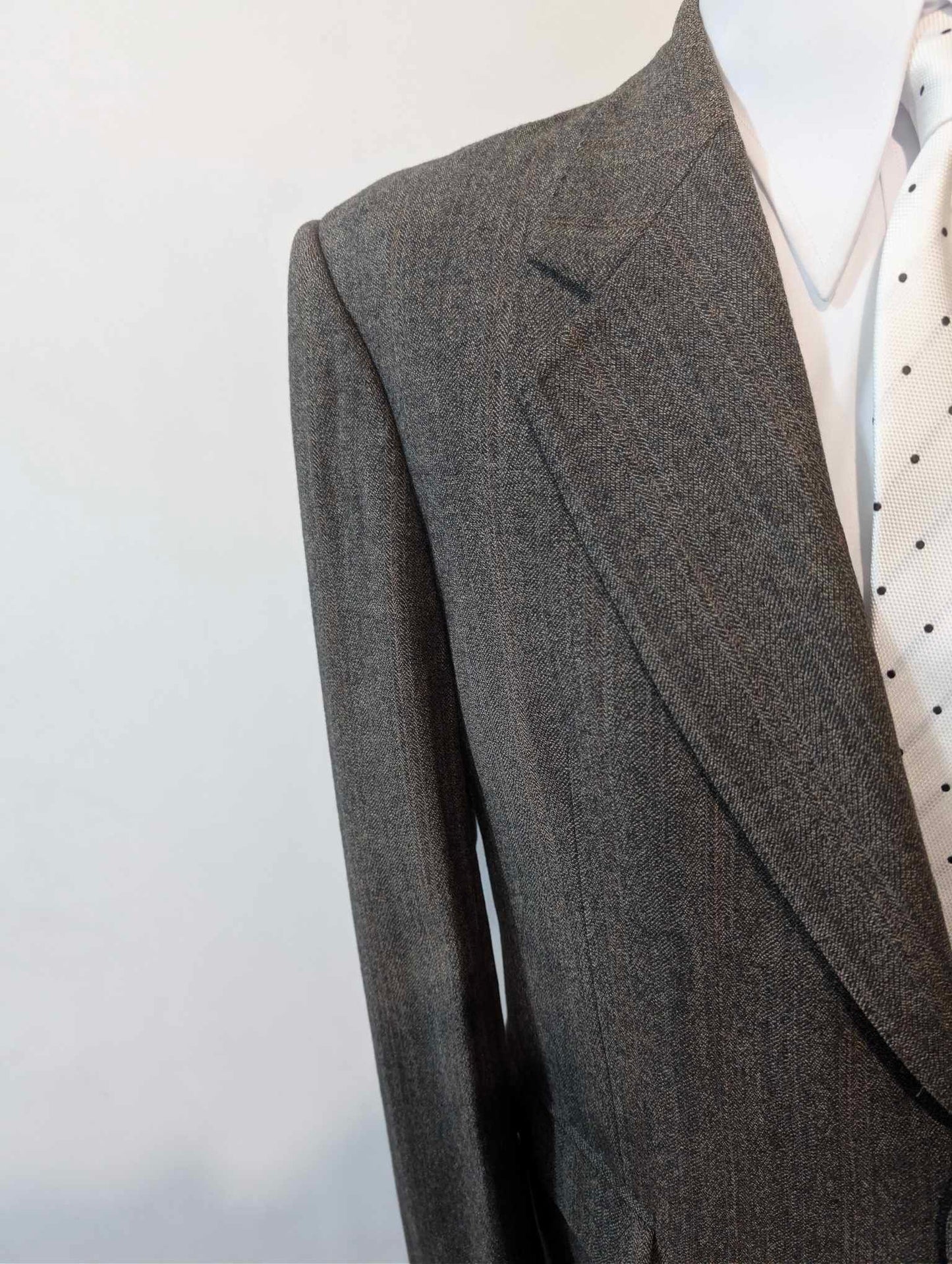 Toller graubrauner Wollanzug