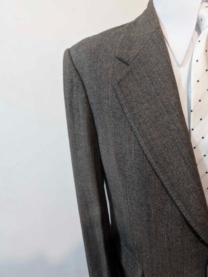 Toller graubrauner Wollanzug