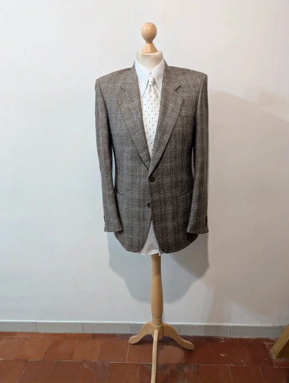 Ausgezeichneter brauner Flanellanzug