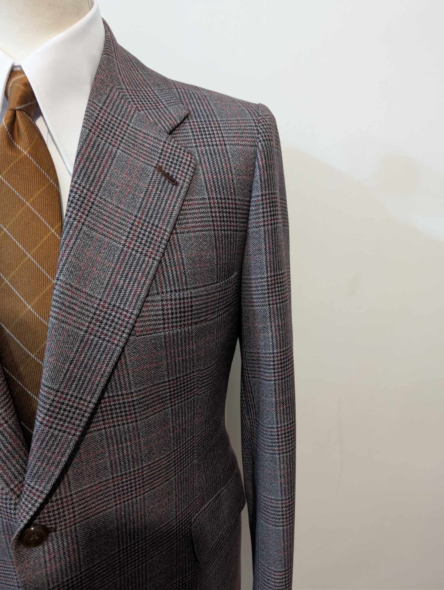 Fabuleux costume à carreaux en laine