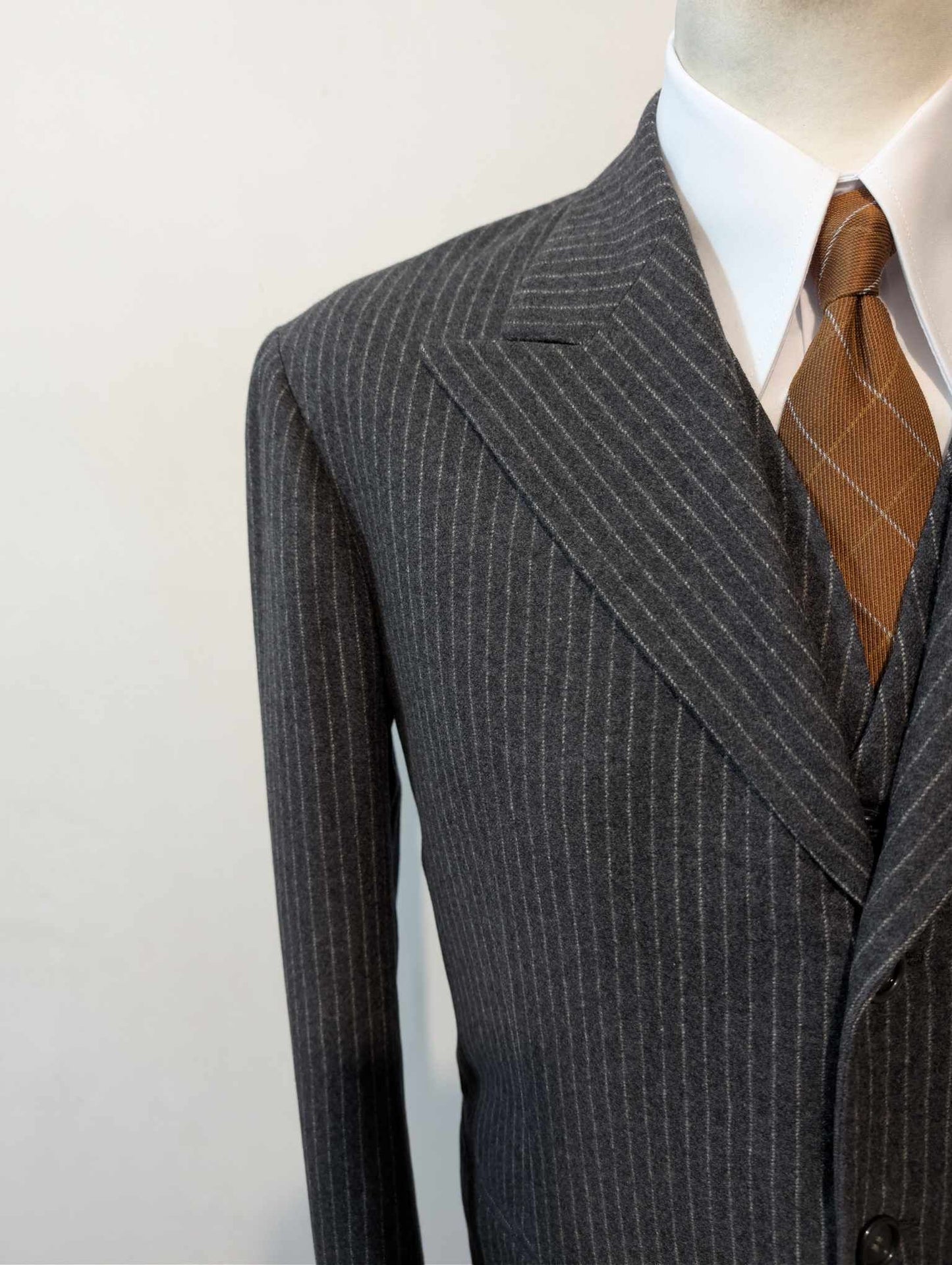 Dangereux costume 3 pièces pinstripe en flanelle lourde