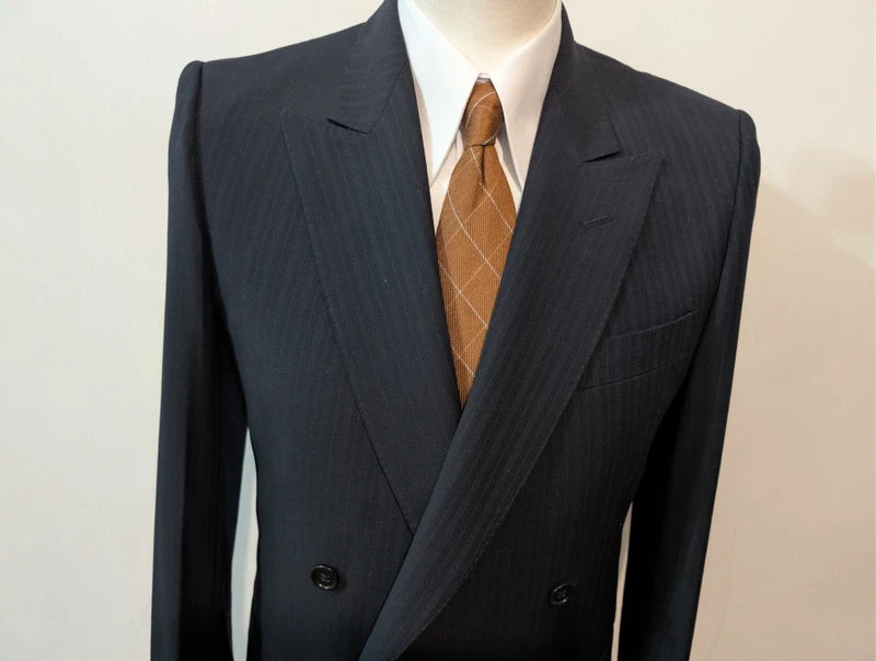 Eleganter Nadelstreifen-Zweireiher aus Wolle