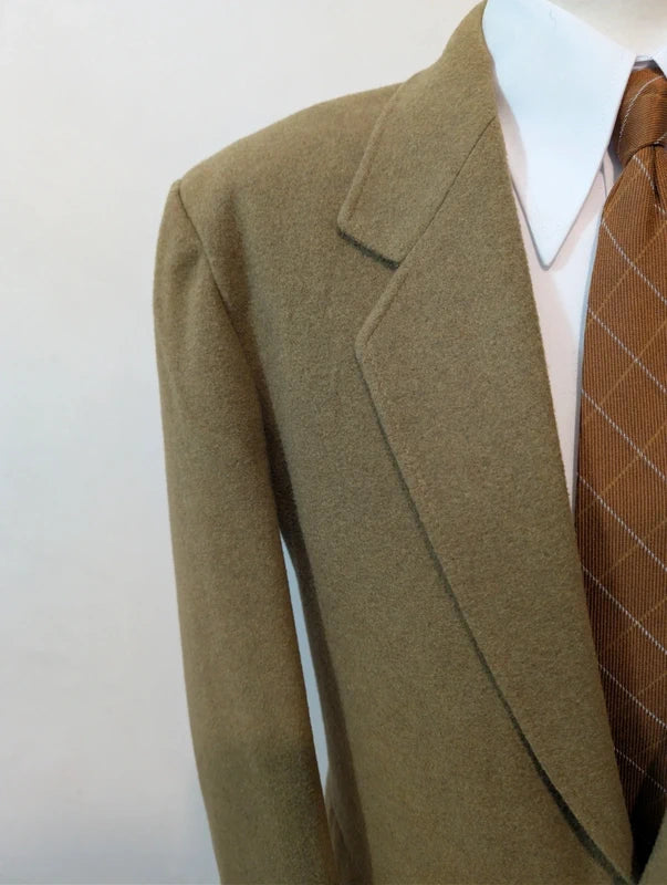 Schöne grüne Wolljacke