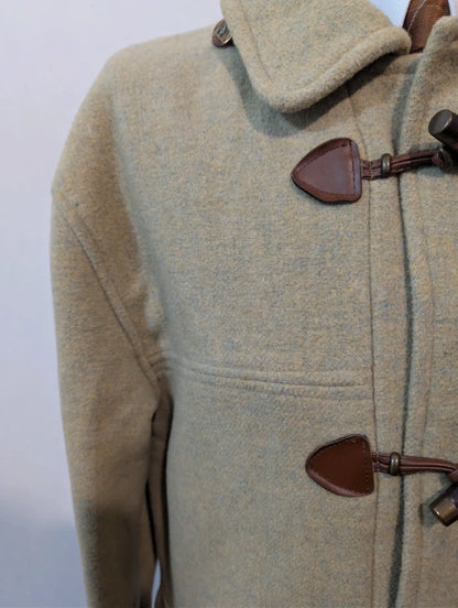 Hellgrüner Wollmantel