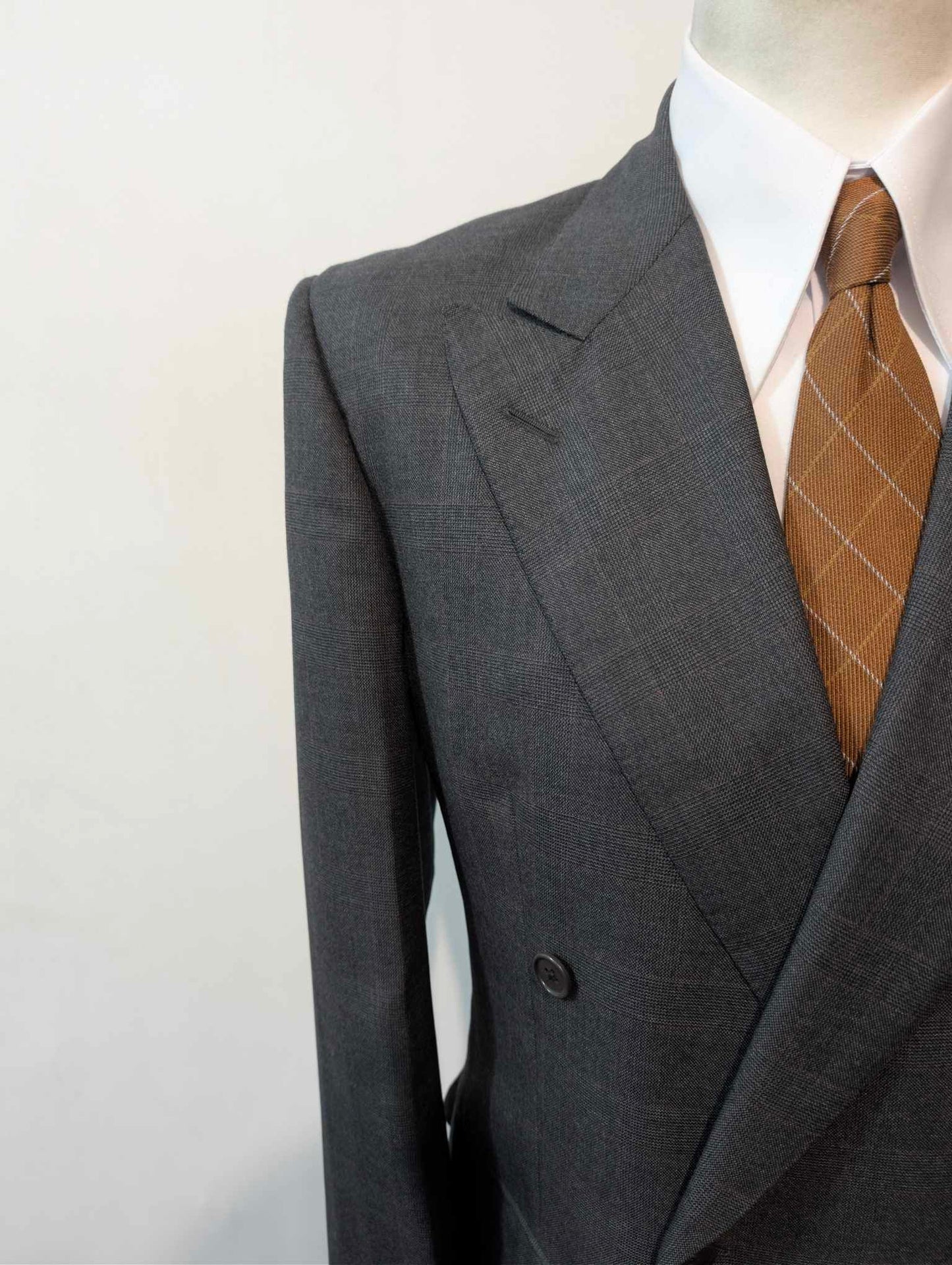 Prächtiger zweireihiger Wollanzug.