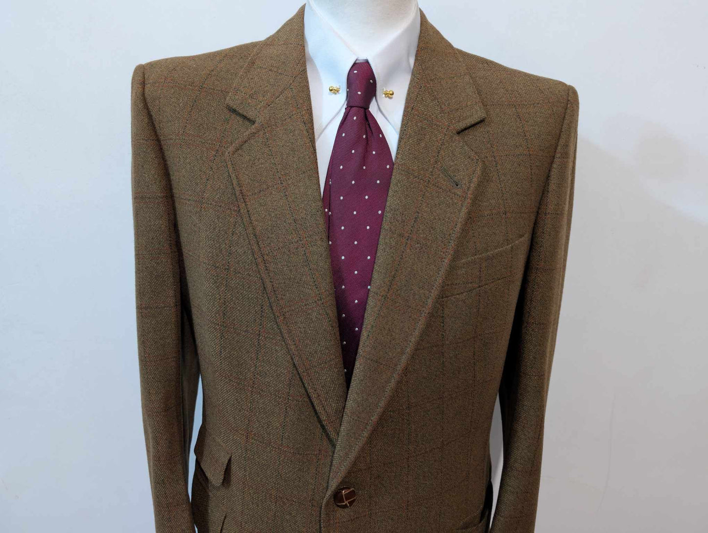 Mystérieux costume marron kaki en tweed