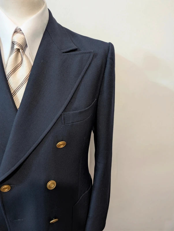 Ausgezeichnete marineblaue Zweireiherjacke aus Wolle