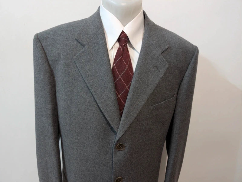 Eleganter Anzug aus grauer Wollflanell