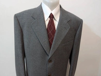 Eleganter Anzug aus grauer Wollflanell