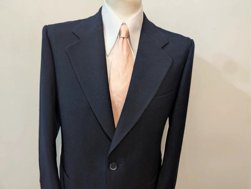 Formidabler marineblauer Wollanzug