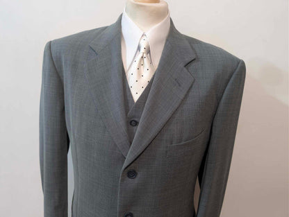 Schöner dreiteiliger grauer Wollanzug