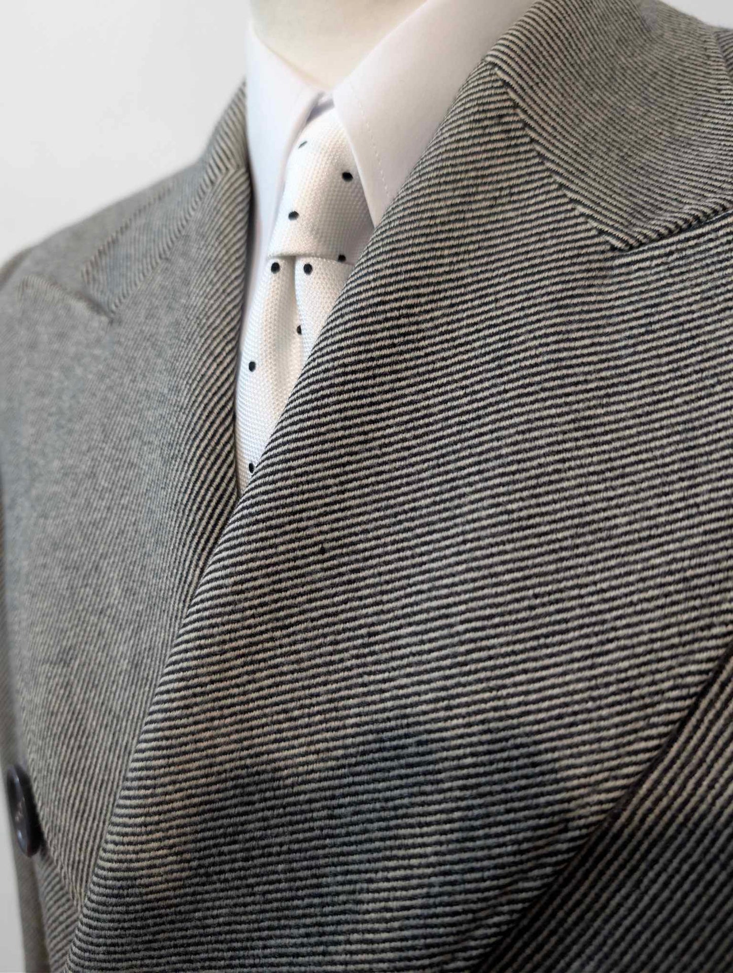 Schöner grauer Zweireihermantel aus Wolle