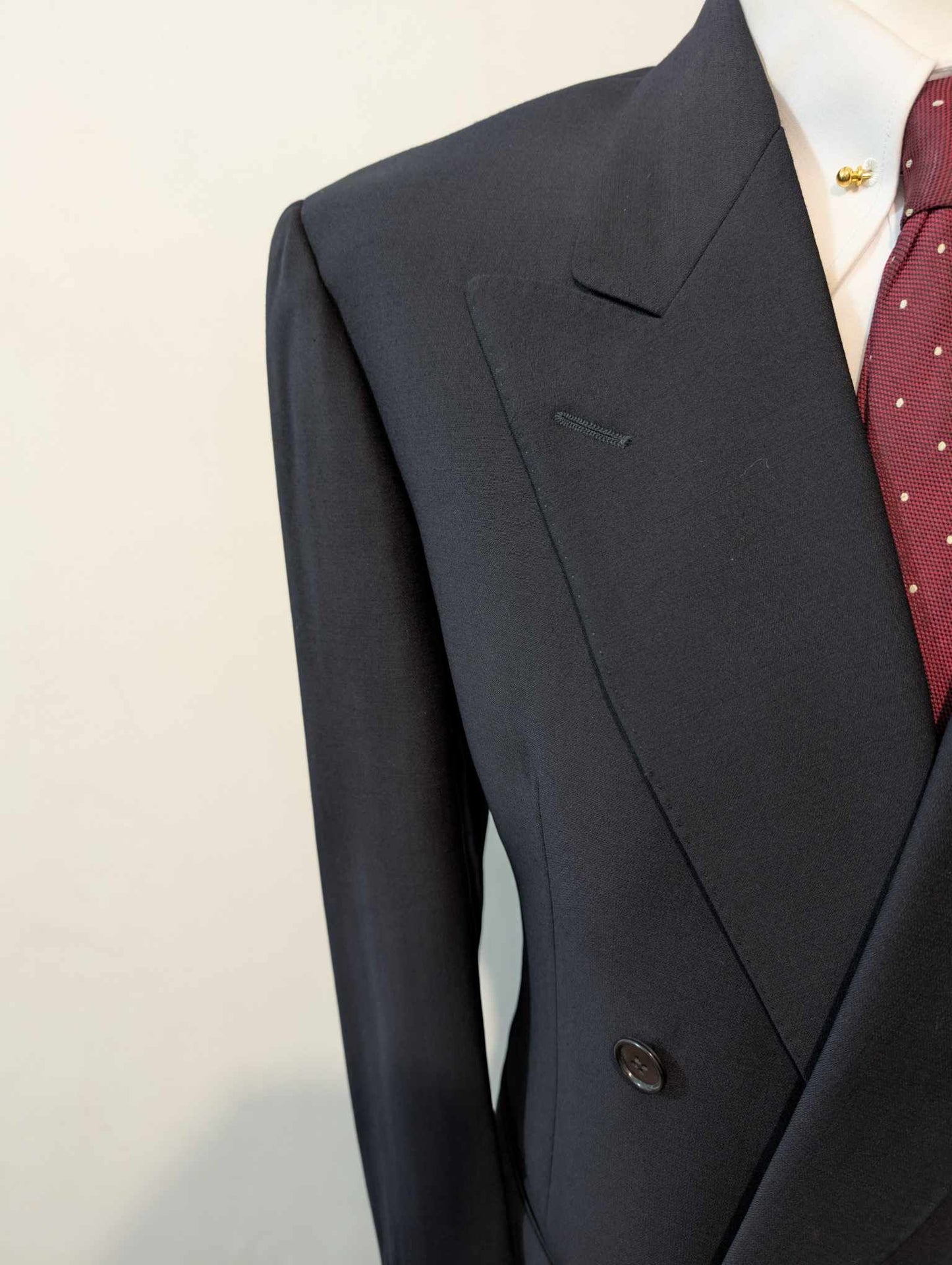 Redoutable costume croisé bleu marine en laine