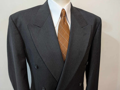 Élégant costume croisé gris en laine