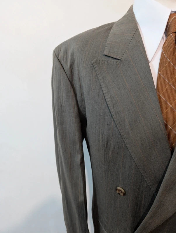 Élégant costume croisé en coton