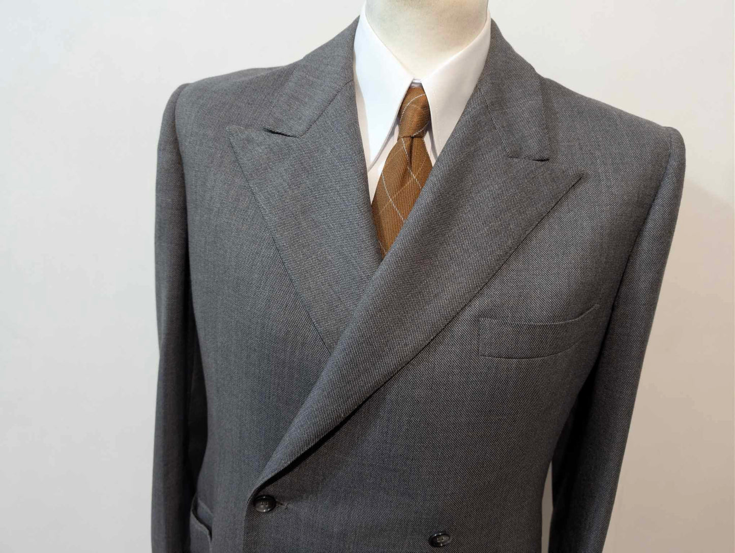 Außergewöhnlicher, zweireihiger grauer Wollanzug