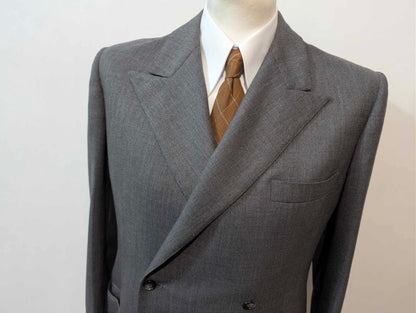 Außergewöhnlicher, zweireihiger grauer Wollanzug