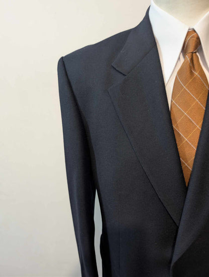 Sublime costume de couleur bleu marine en flanelle lourdes