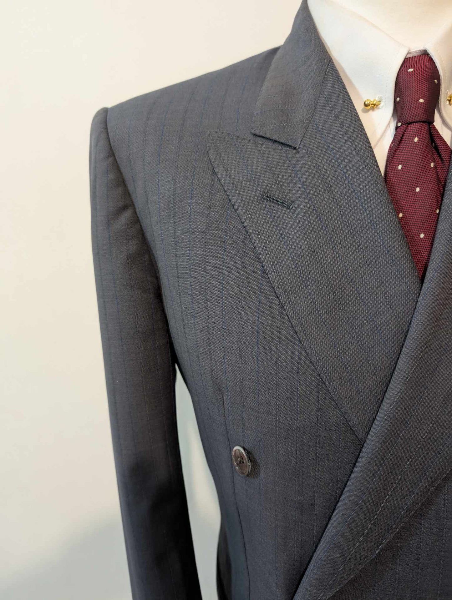 Fabuleux costume croisé a rayure en laine légère