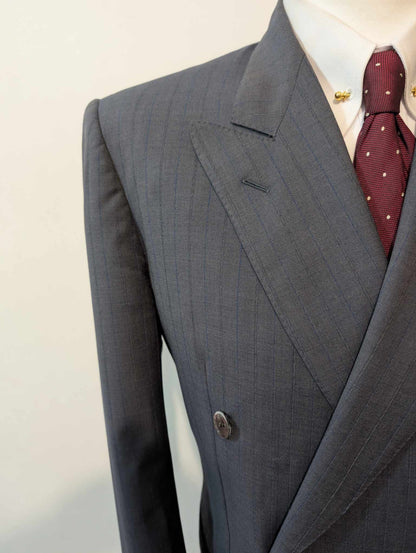 Fabuleux costume croisé a rayure en laine légère