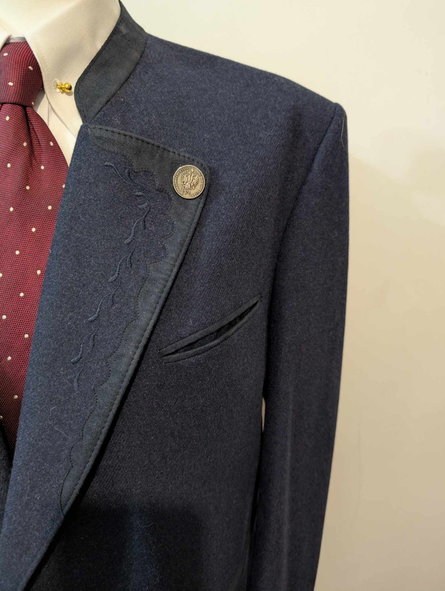 Robuste costume autrichien en flanelle lourde