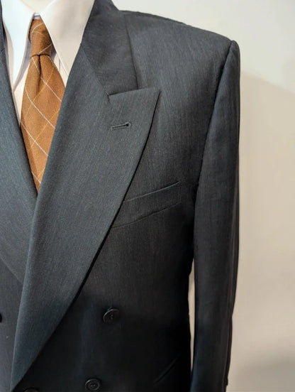 Élégant costume croisé gris en laine