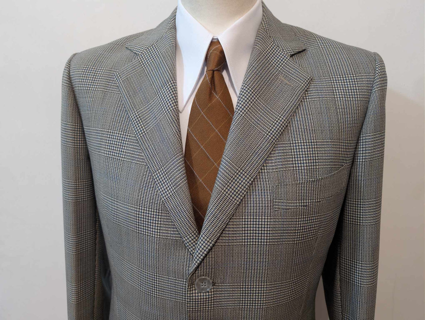 Excellent costume bespoke français