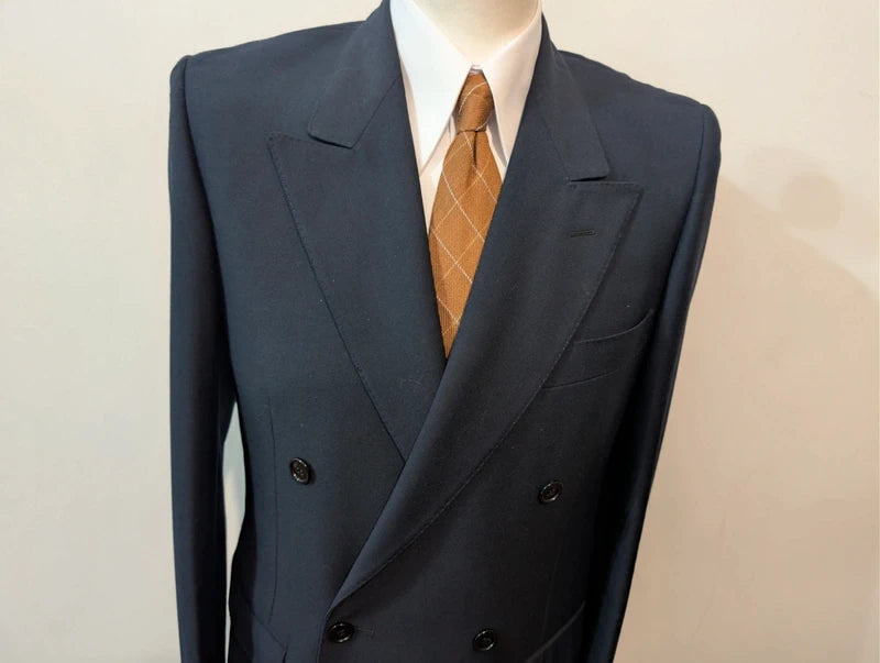 Wunderschöner marineblauer Zweireiheranzug aus Wolle
