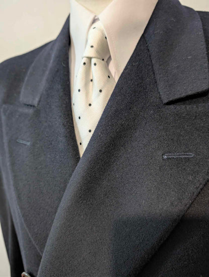 Robuster, zweireihiger Mantel